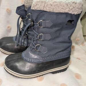 Sorel Yoot Pac Nylon waterproof boots. Size 4